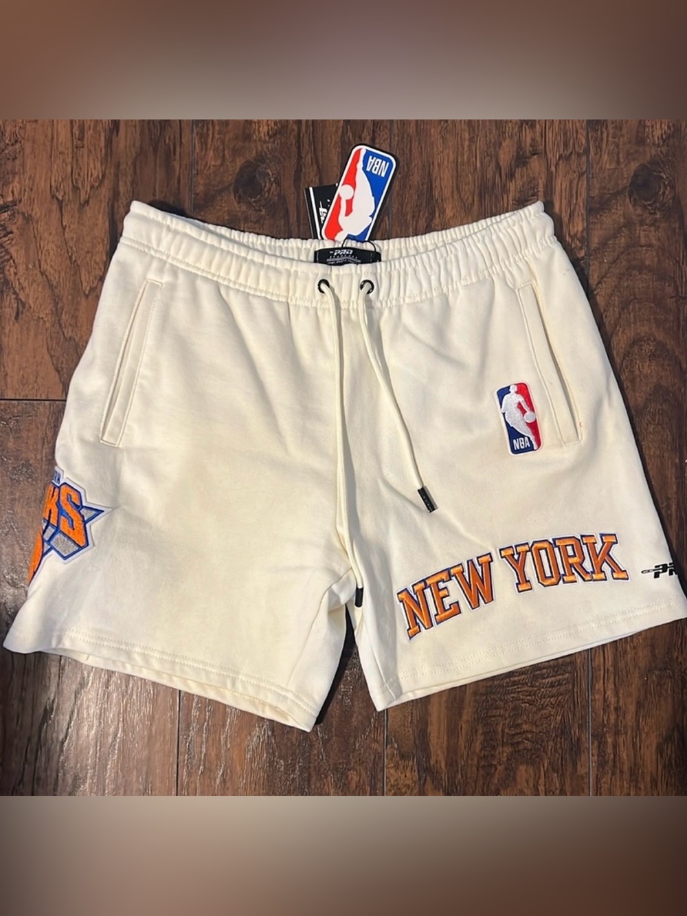 NWT Men’s Pro Standard NBA New York Knicks Cream Woven Shorts